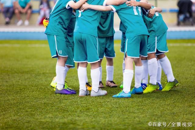 格策：梅西在场上的大部分时间都在散步，但他一拿球就没人能跟上